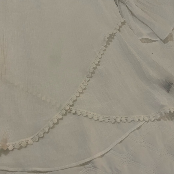 Alex white Top. Pull over, 3/4 length flutter sleaves BOHO. Size L - Picture 6 of 9